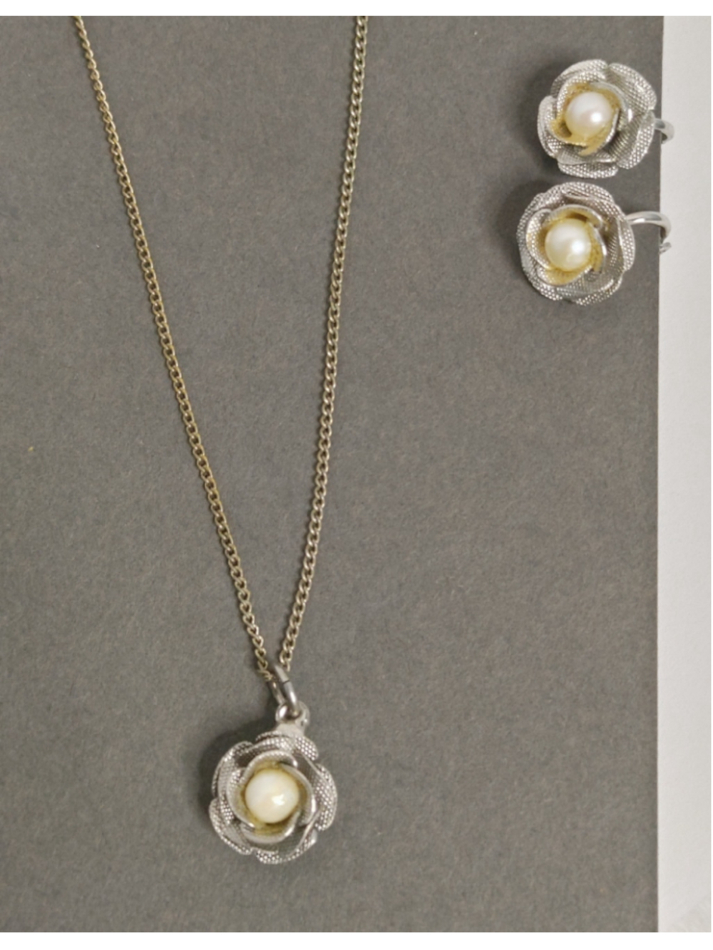 Women's Unsigned Floral Faux Pearl Necklace & Clip Earring Set, Silver/White